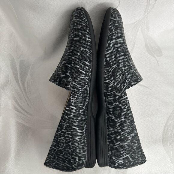 Dansko Gray Larisa Leopard Slip On Flats Leather Size 39 - Picture 10 of 13